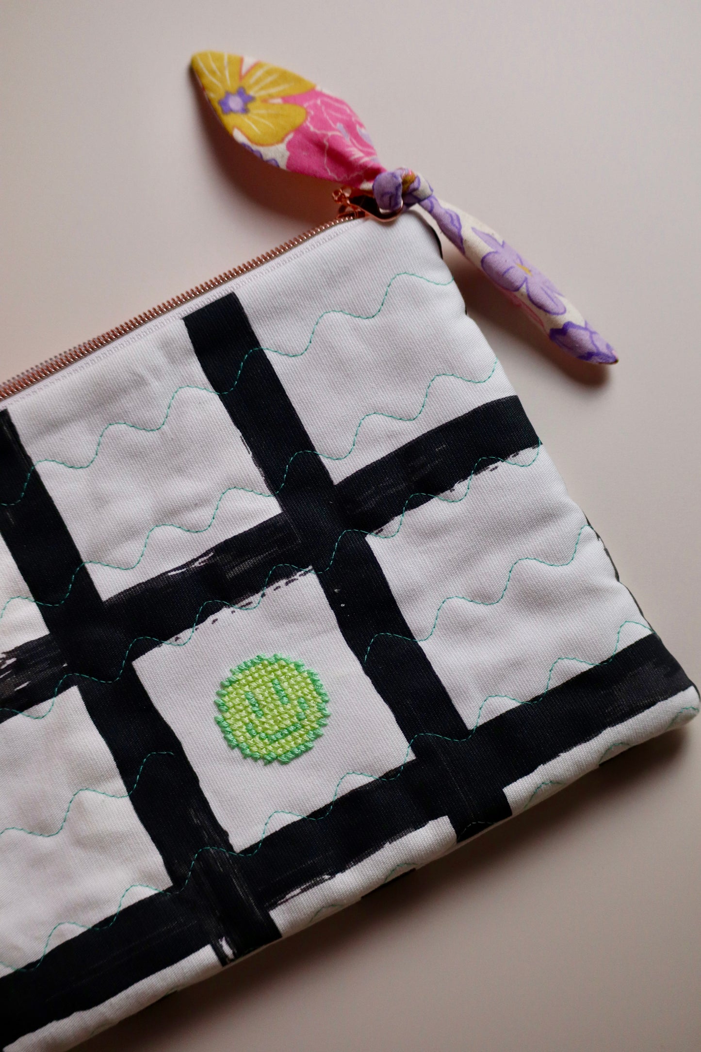 Pochette Smiley brodée