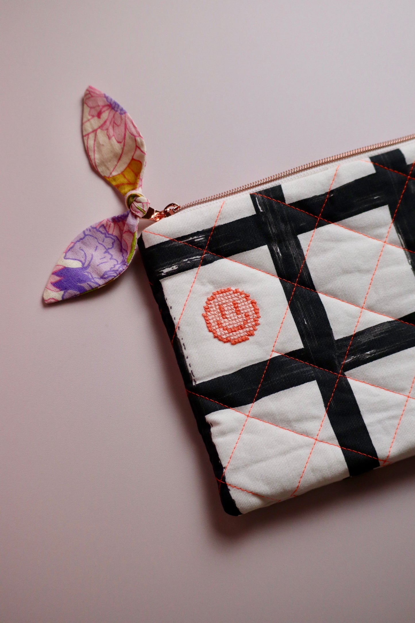 Pochette Smiley brodée