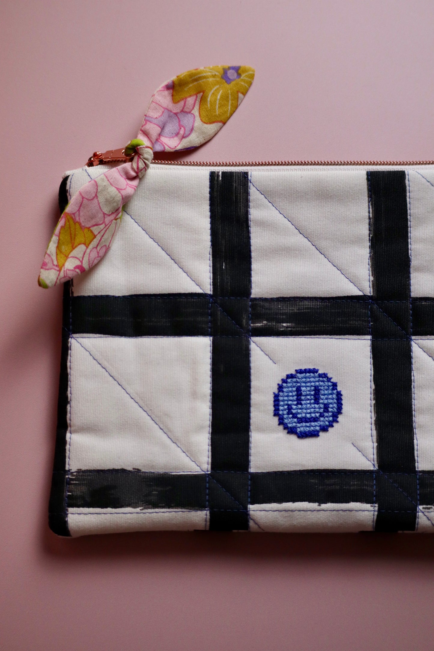 Pochette Smiley brodée